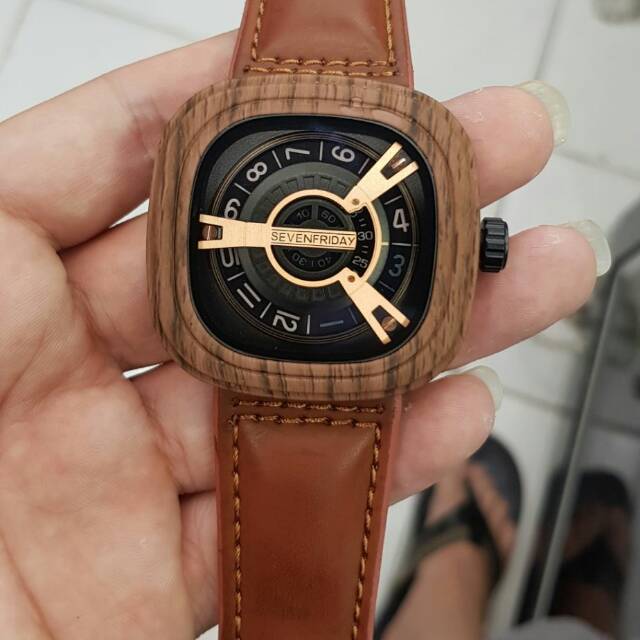 Jam tangan pria sevenfriday
