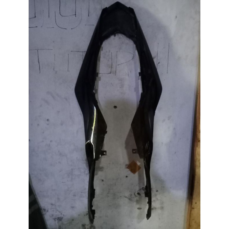 cover body cbr facelift warna hitam body belakang cbr150r
