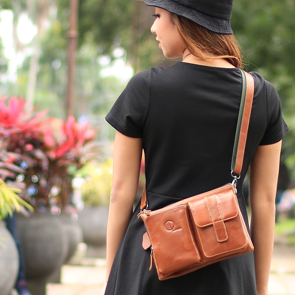 Tas Selempang Kulit Asli Godart Bags Emboss Qi Leather Original 2 Fungsi Pemakaian Slingbag dan Hand