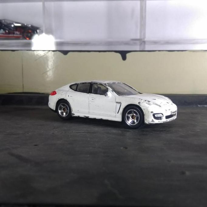 ~~~] diecast loose 1/64 Porsche Panamera turbo realtoy