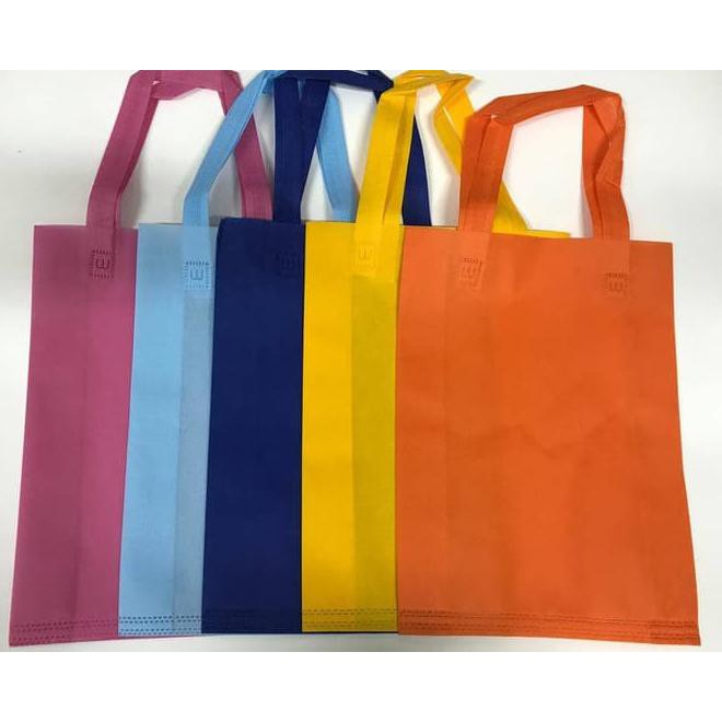 

Februari Maniss (30X40X10) Hls Goodie Bag Tas Kain Spunbond / Handle Lipat Samping Kode 7