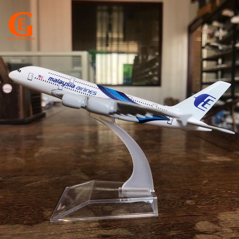 Miniatur Diecast Pesawat Terbang Malaysia Airbus 380 A380 Bahan Alloy Untuk Koleksimainanhadiah