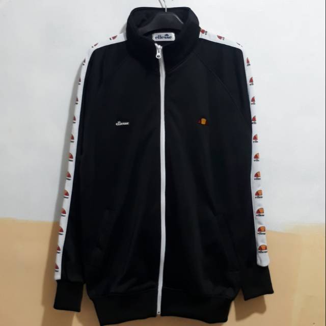 Jaket tracktop casual ellesse carvino hitam list
