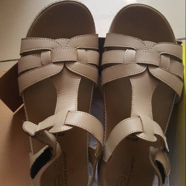 Scholl Preloved