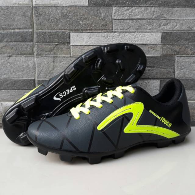 Sepatu bola futsal specs