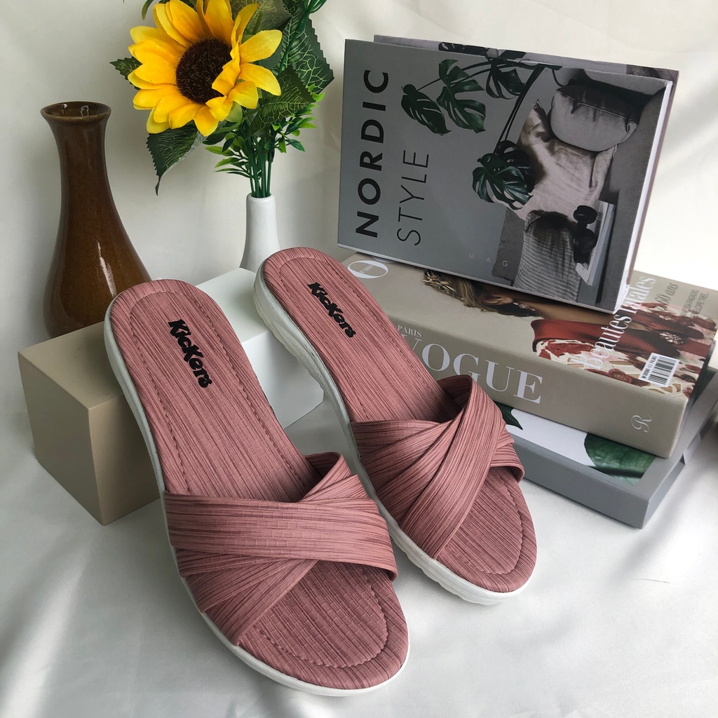 SANDAL SLOP KIPAS 6 SENDAL WANITA CEWEK TERLARIS KECE POPULER TERMURAH TRANDY SANDAL SLOP WANITA FLAT TEPLEK TERBARU KEKINIAN SENDAL SELOP PEREMPUAN SLIP CEWEK SLIDE IBU PESTA Puffy Slip Sandal