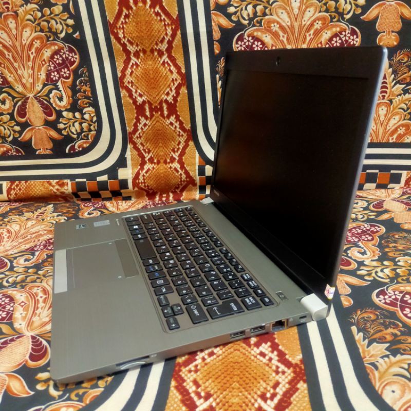 Laptop Toshiba Dynabook Core I5 Gen 5 RAM 8GB - SSD 256GB slim super murah