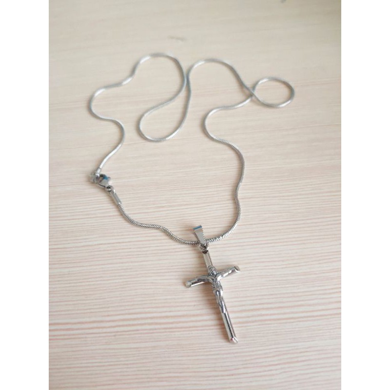 Kalung Salib Yesus Titanium Import Pria dan Wanita2