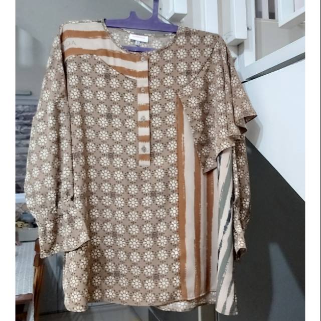 Kawung top Ria Miranda