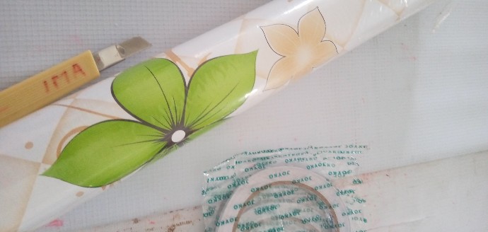 Wallpaper Dinding Bunga Hijau Gold Kotak