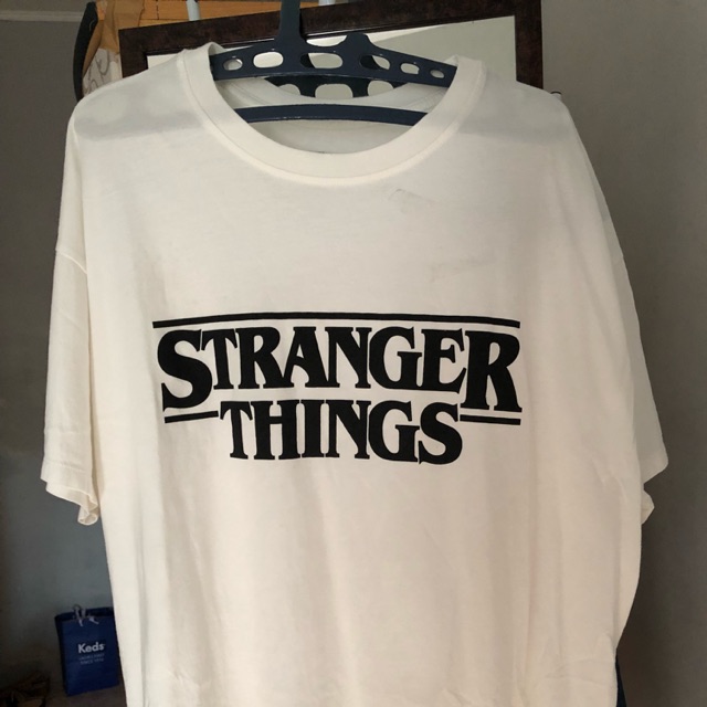 Kaos Stranger Things Pull and Bear