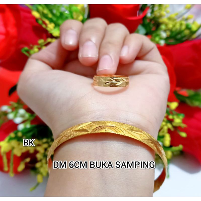 BAYAR DI TEMPAT GELANG TANGAN WANITA TITANIUM ASLI BERMACAM MOTIF PILIHAN