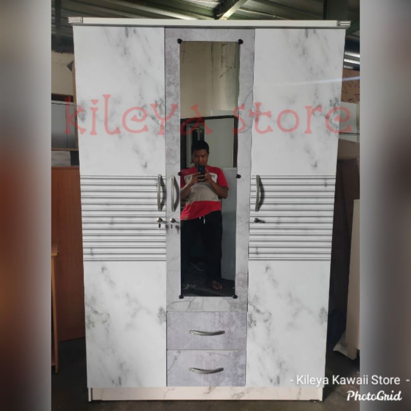 Lemari Partikel 3 Pintu Marble Kaca+laci