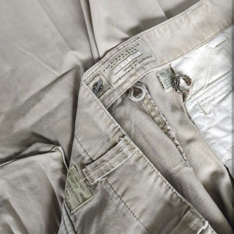 AMERICAN EAGLE cream cargo pant