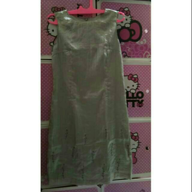 dress selutut bahan satin grey