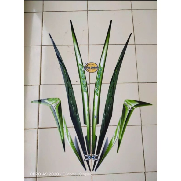STICKER STIKER & STRIPING & LIS BODY MOTOR YAMAHA XEON 125 KARBU TAHUN 2010 WARNA HIJAU STANDAR