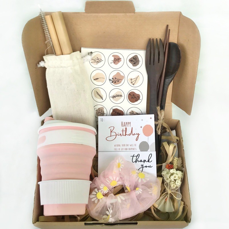 

Kado ulang tahun | Gift Box | Hampers | Kado wisuda | Wooden Craft Set | Souvenir