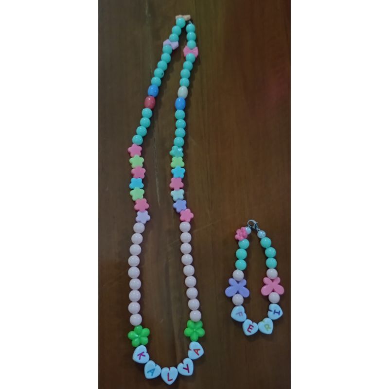 Kalung manik manik anak perempuan
