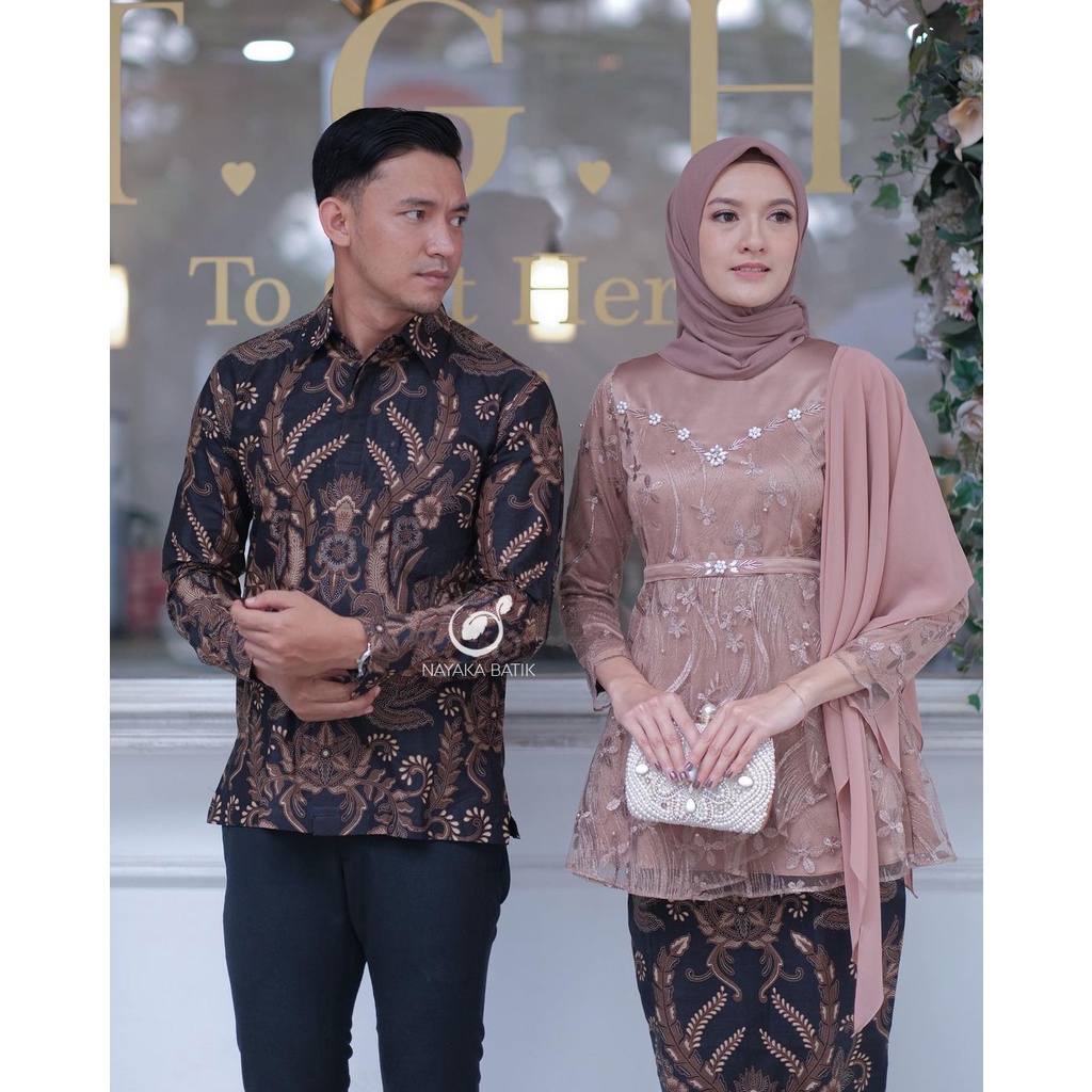 NAYAKA BATIK - NEW ARRIVAL Baju Kondangan Wanita Batik Couple Valencia Kebaya Modern Wanita - Baju Couple Pasangan Kebaya Wisuda Kebaya Kondangan Batik Couple Modern Alyra