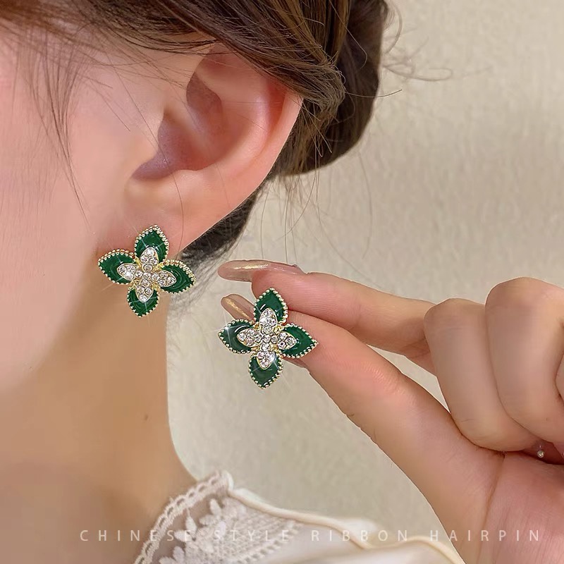 Anting Stud Hias Mutiara Warna Hijau Gaya Vintage Korea Untuk Wanita