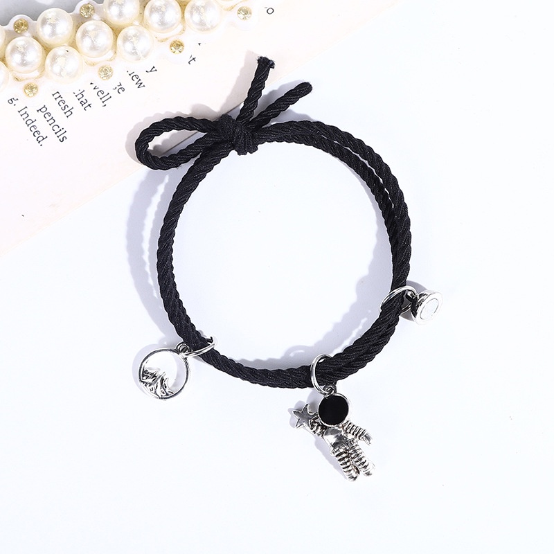 2pcs / Set Gelang Magnetik Adjustable Desain Astronot Untuk Pasangan