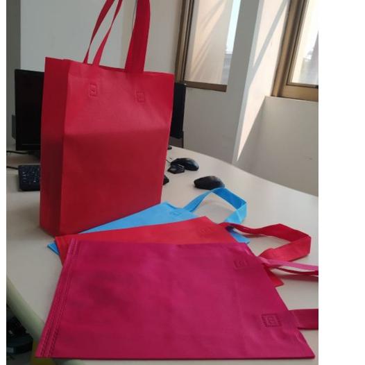 

Goodiebag hampers polos 38x45 isi12pcs ,,