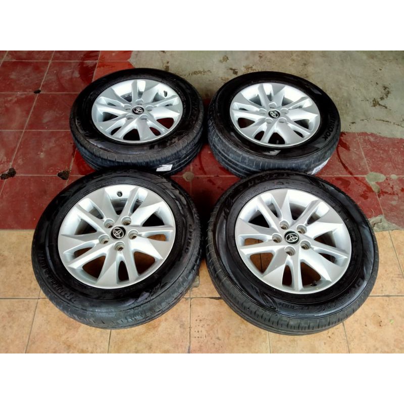 velg mobil original toyota innova reborn ring 16 pcd 5x114 plus ban 205 65 r16 kondisi 85%