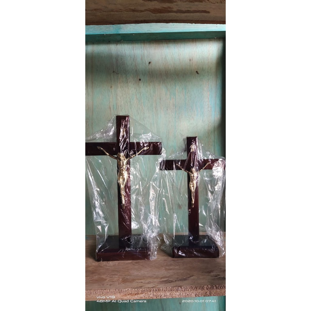 Salib Duduk Kuningan 30cm