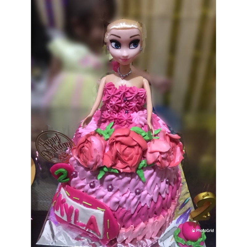 

BARBIE CAKE