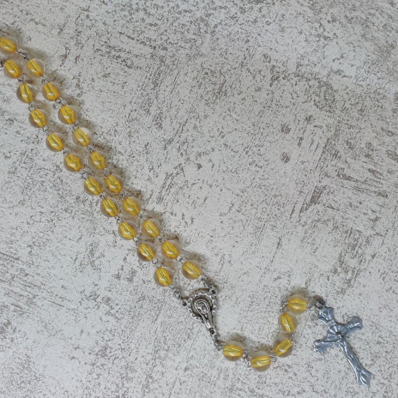 

Rosario Acrylic Inti Kuning