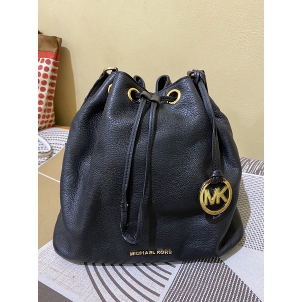 Tas michael kors preloved / MK preloved / michael kors bucket / mk bucket / mk serut preloved / mich