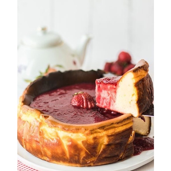 

BURNT BASQUE CHEESE CAKE NEWYORK HAMPERS/PARCEL LEBARAN IDUL FITRI KUE UNIK MAKANAN SEMARANG
