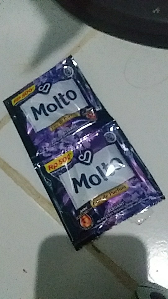 [1 Sachet] Molto Pewangi Pakaian