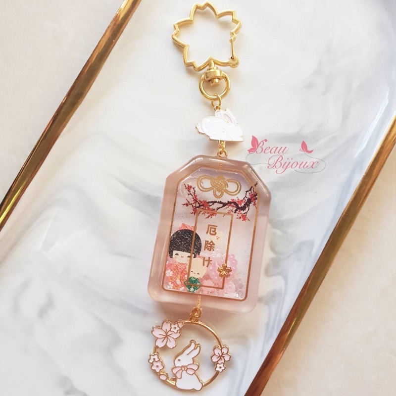 gantungan kunci keychain resin shaker charm omamori repellent japanese girl