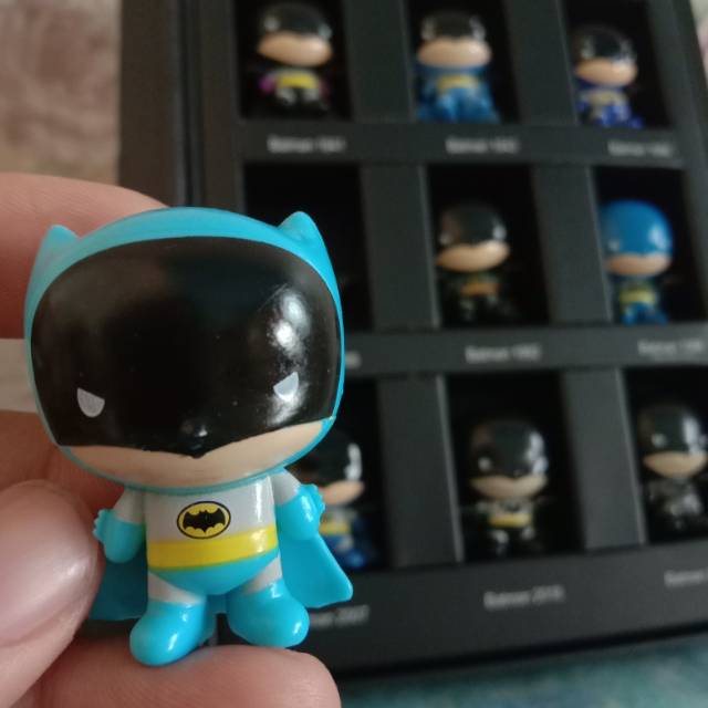 BATMAN MINI FIGURE ANNIVERSARY 80TH. INDOMARET