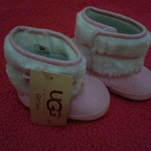 Prewalker booth UGG