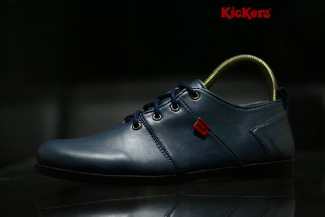 Sepatu kickers pria casual kerja terlaris