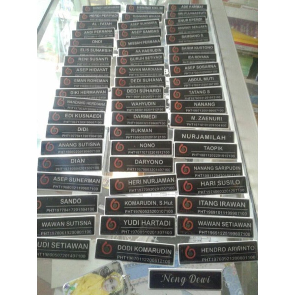 

Papan Nama Dada atau Name Tag
