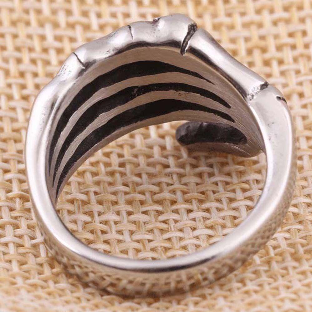 Cincin Jari Bentuk Tulang Tangan Tengkorak Gaya Punk Rock Untuk Unisex