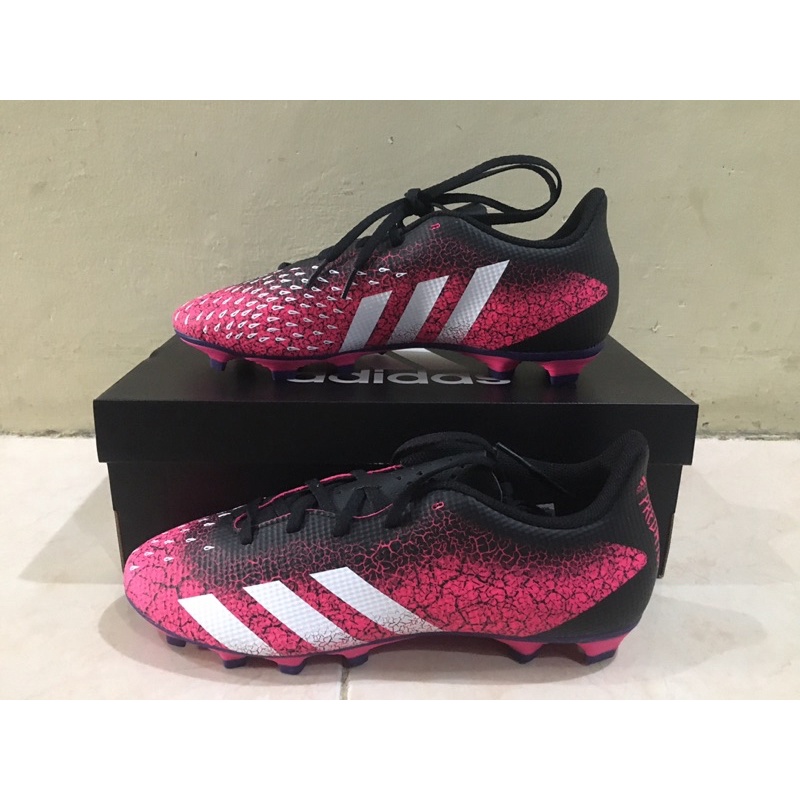 Sepatu Bola Adidas Predator Freak .4 FxG