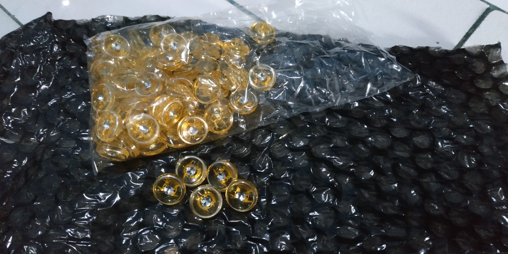 Kancing Hias Kristal Ukuran 24