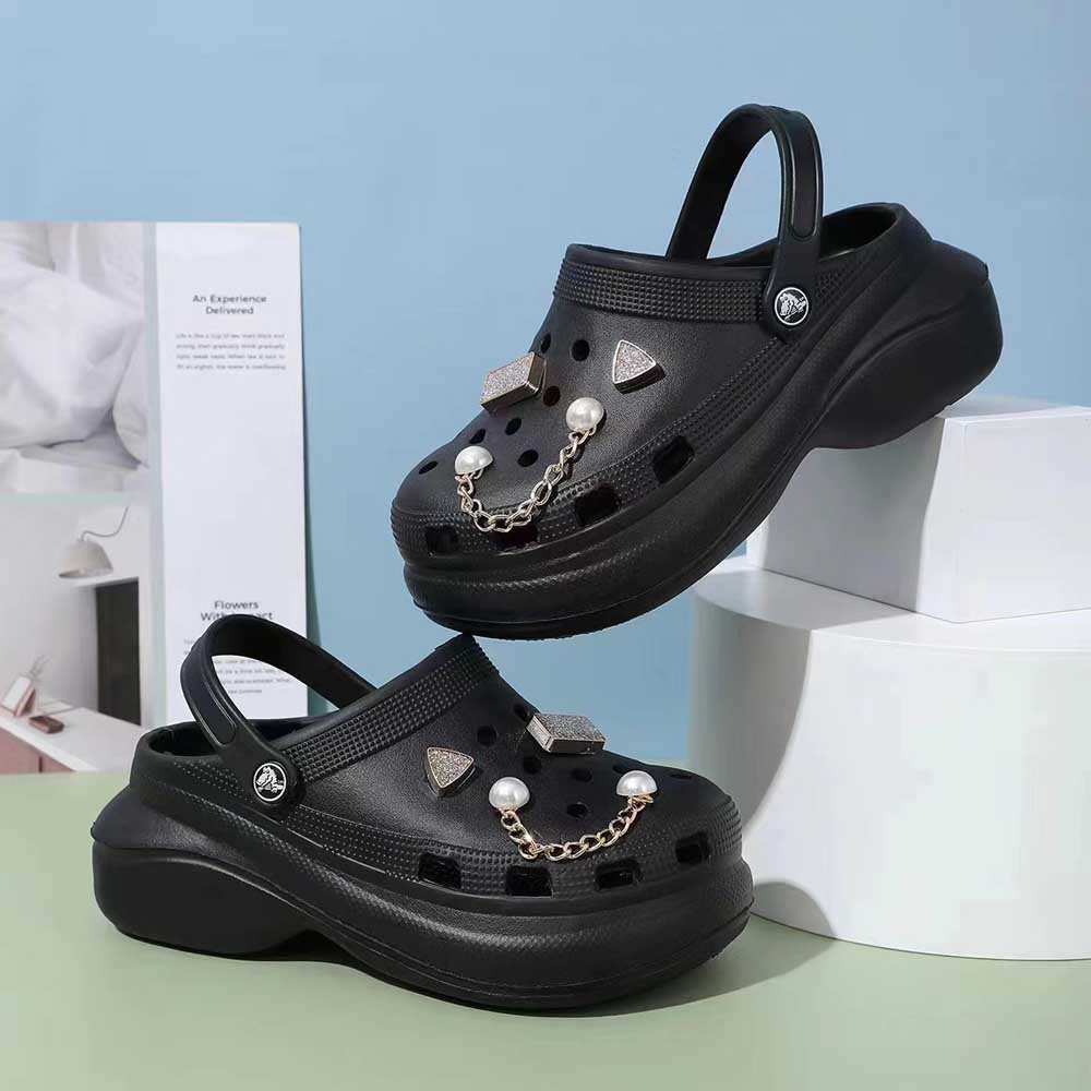 Crocs Sandal Wanita/ Classic By Crocs/ Free Jibbits Pantai