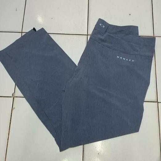 CELANA GOLF ORIGINAL OAKLEY