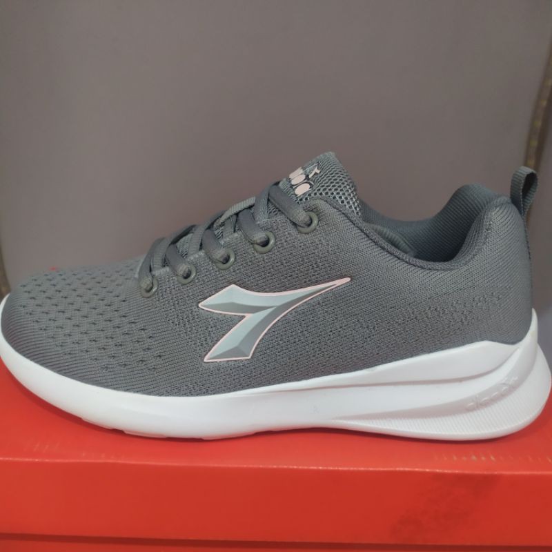 Sepatu Sneakers Running Wanita Original Diadora Jube Grey/Pink