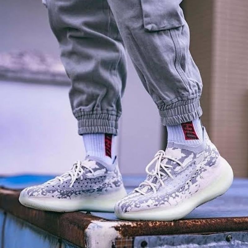 Sepatu Adidas Yeezy 380 V3 Alien "white"