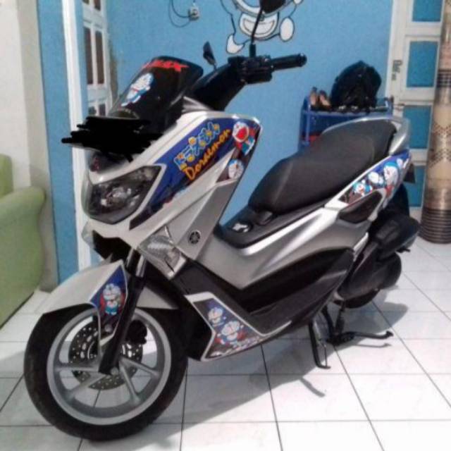 Sticker Variasi Semifull Yamaha Nmax Motif Doraemon Geser Gambar