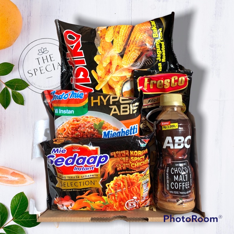 

SNACK BOX / SNACK HAMPERS / SNACK GIFT BOX WISUDA ULANG TAHUN BIRTHDAY / GIFT BOX / SNACK GIFT BLACK