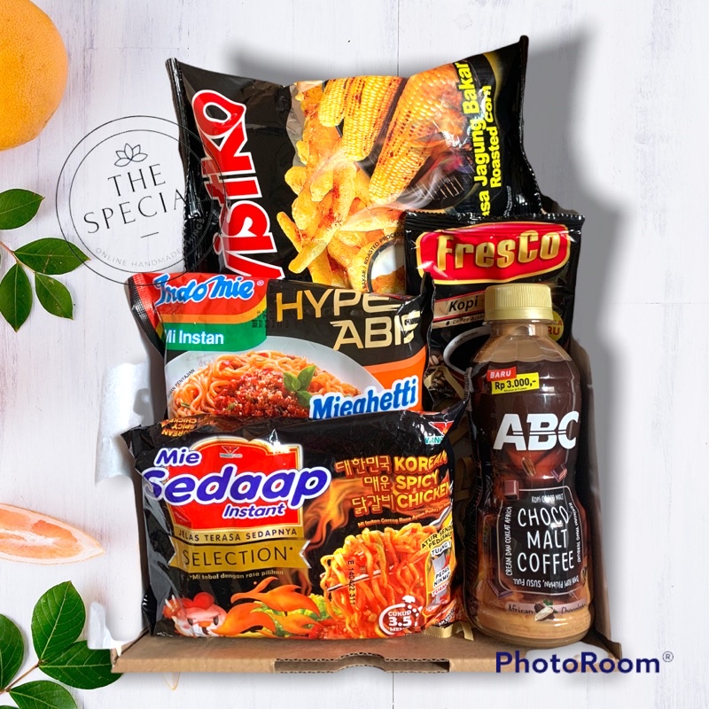 SNACK BOX / SNACK HAMPERS / SNACK GIFT BOX WISUDA ULANG TAHUN BIRTHDAY / GIFT BOX / SNACK GIFT BLACK