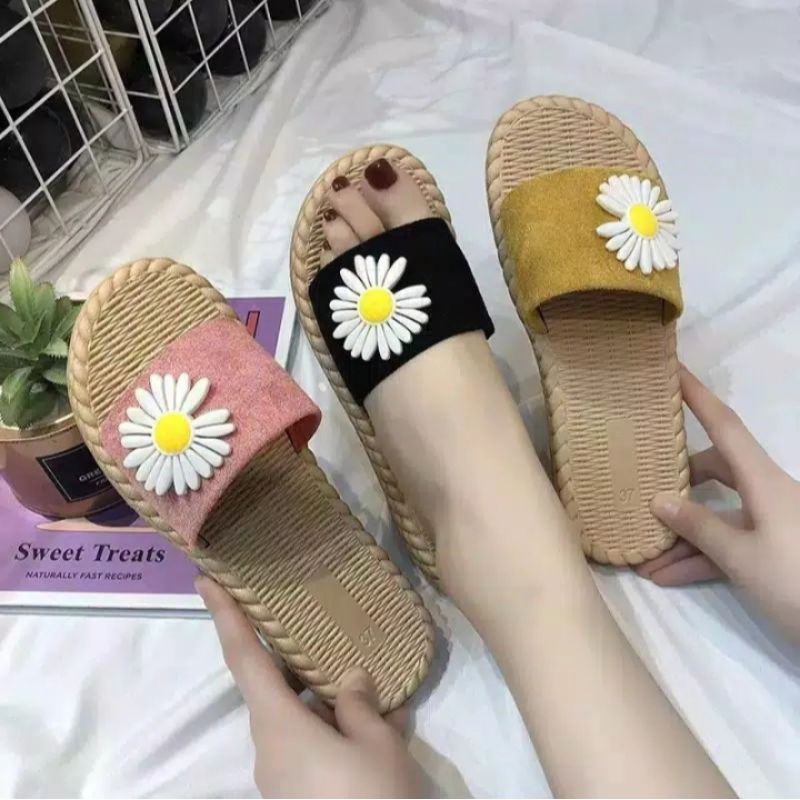 Sandal Slip Bunga Kuning Matahari