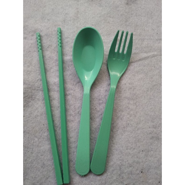 Set sendok garpu sumpit plastik